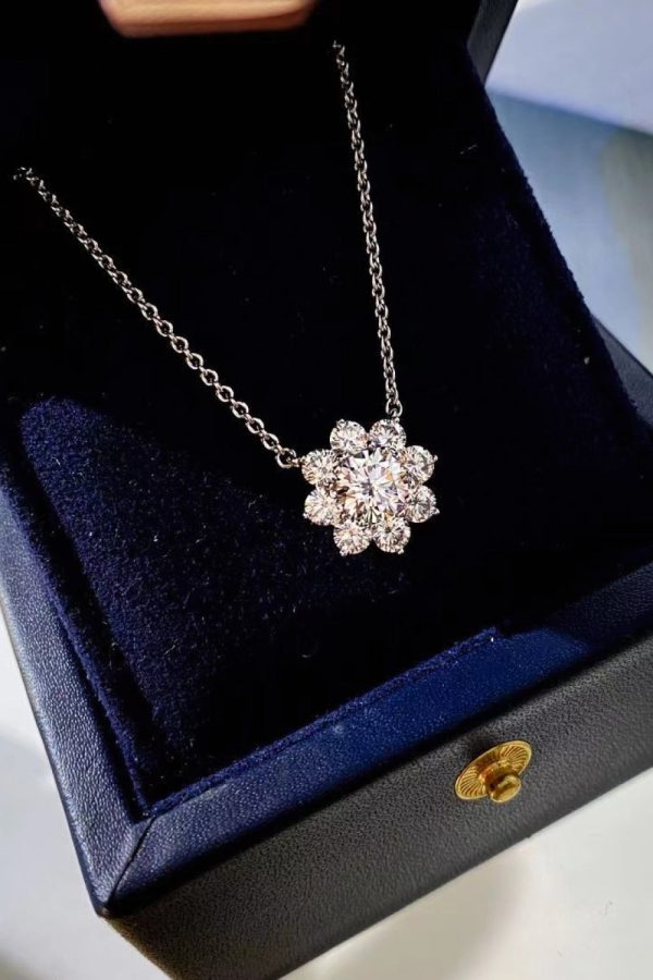 1 Carat Moissanite Floral Pendant Necklace Fashion - Image 2